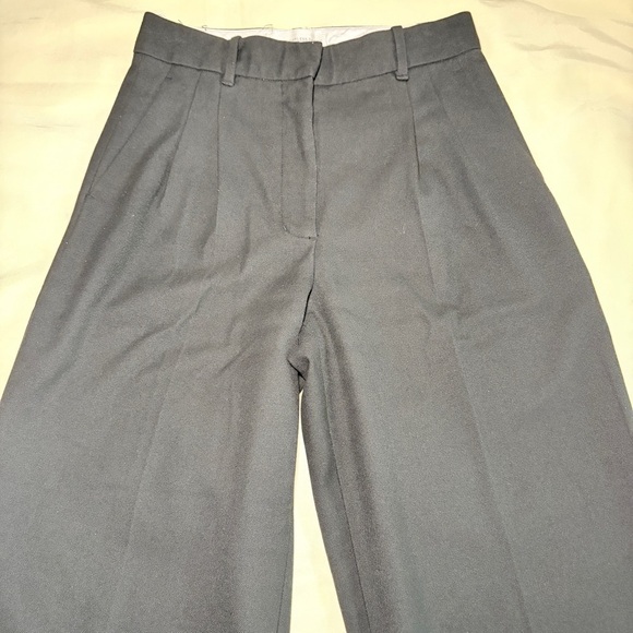 Aritzia- The Effortless Pant (Re)fined Black Size 4 High Waist Trousers - Picture 3 of 9